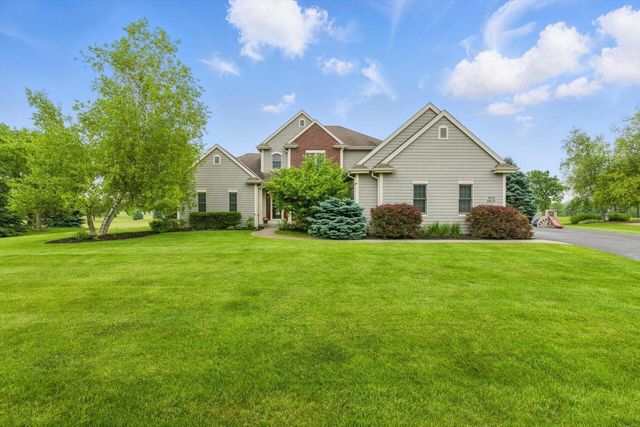 W236N8438 Clubhouse CIRCLE, Lisbon, WI 53089