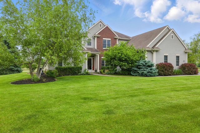 W236N8438 Clubhouse CIRCLE, Lisbon, WI 53089