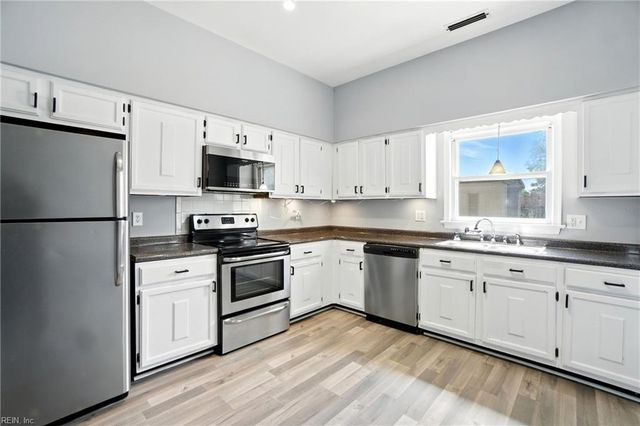 622 Thomas Nelson DR, Virginia Beach, VA 23452