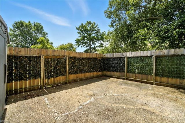 622 Thomas Nelson DR, Virginia Beach, VA 23452