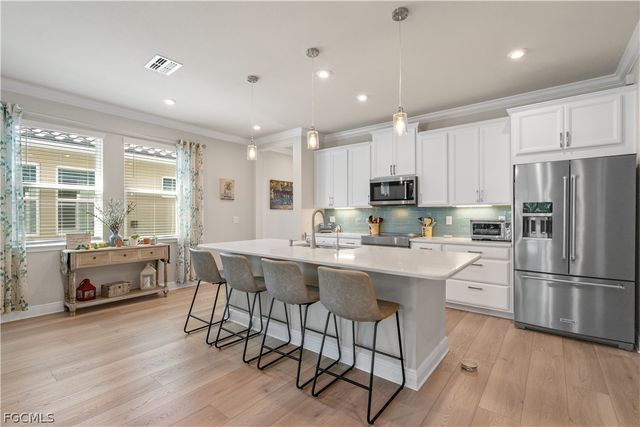 10357 Bonavie Cove DR, Fort Myers, FL 33966