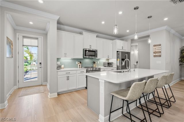 10357 Bonavie Cove DR, Fort Myers, FL 33966