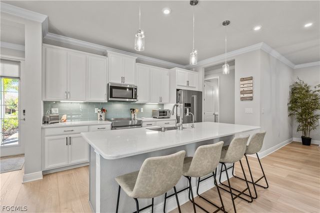 10357 Bonavie Cove DR, Fort Myers, FL 33966