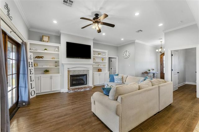 7421 Buckskin Drive, Iowa, LA 70647