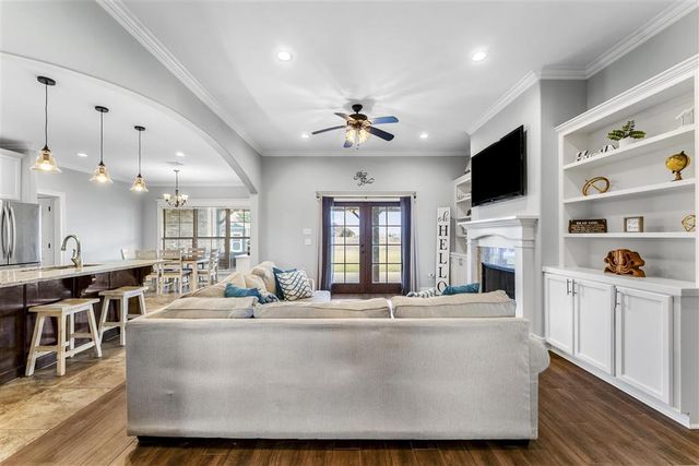 7421 Buckskin Drive, Iowa, LA 70647