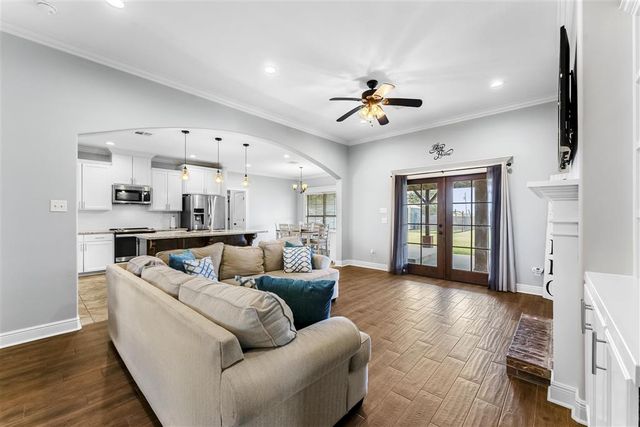 7421 Buckskin Drive, Iowa, LA 70647