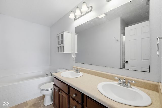 10182 Morning Light Drive, Avon, IN 46123