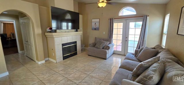 5110 Greenville Court, Bakersfield, CA 93313