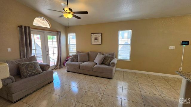 5110 Greenville Court, Bakersfield, CA 93313