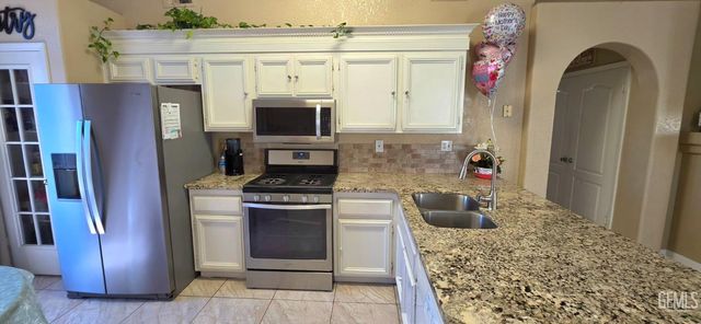 5110 Greenville Court, Bakersfield, CA 93313
