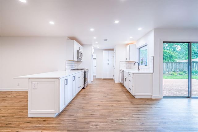 1422 Wisterwood Drive, Houston, TX 77043