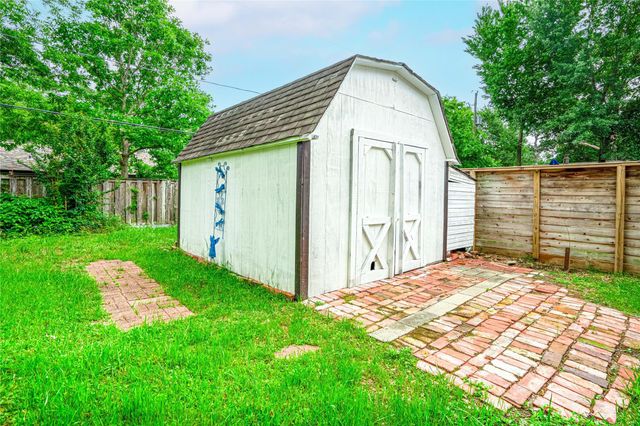 1422 Wisterwood Drive, Houston, TX 77043