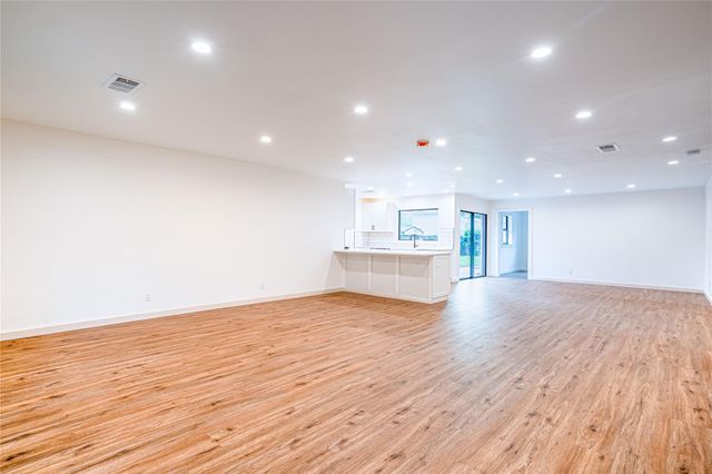 1422 Wisterwood Drive, Houston, TX 77043