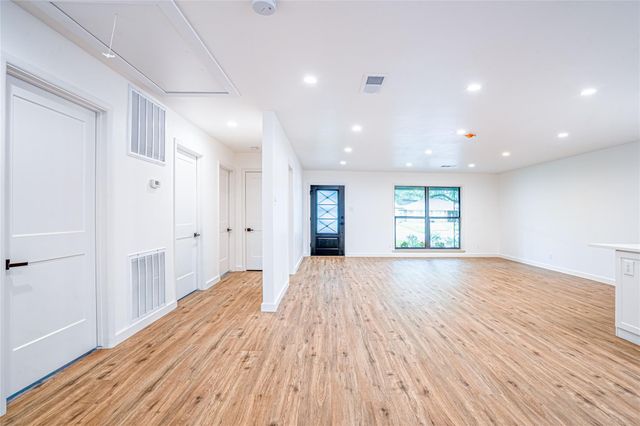 1422 Wisterwood Drive, Houston, TX 77043