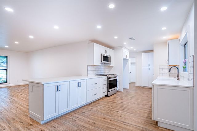 1422 Wisterwood Drive, Houston, TX 77043