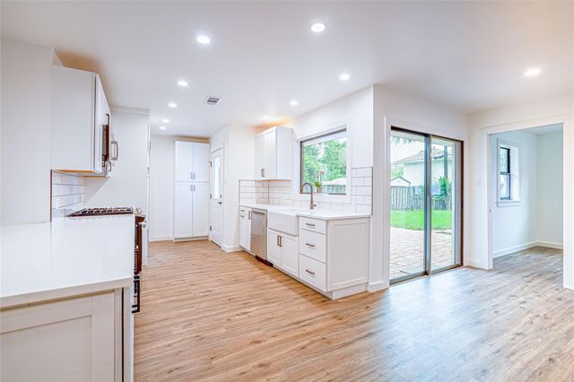 1422 Wisterwood Drive, Houston, TX 77043