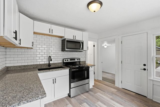 611 S Hydraulic St, Wichita, KS 67211