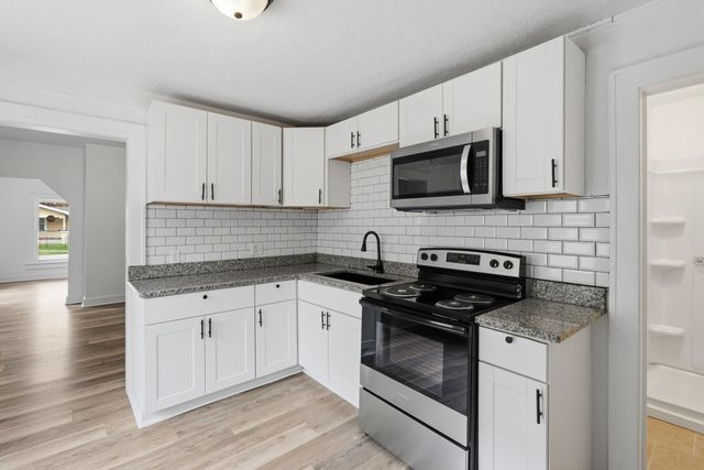 611 S Hydraulic St, Wichita, KS 67211