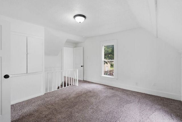 611 S Hydraulic St, Wichita, KS 67211
