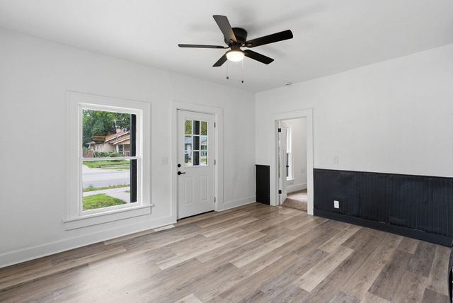 611 S Hydraulic St, Wichita, KS 67211