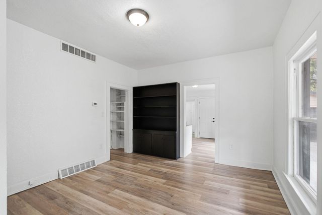 611 S Hydraulic St, Wichita, KS 67211