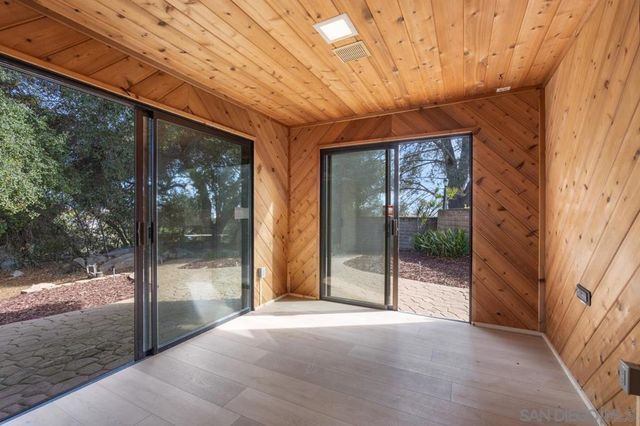 2665 Kauana Loa Dr, Escondido, CA 92029