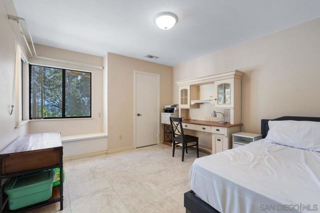 2665 Kauana Loa Dr, Escondido, CA 92029