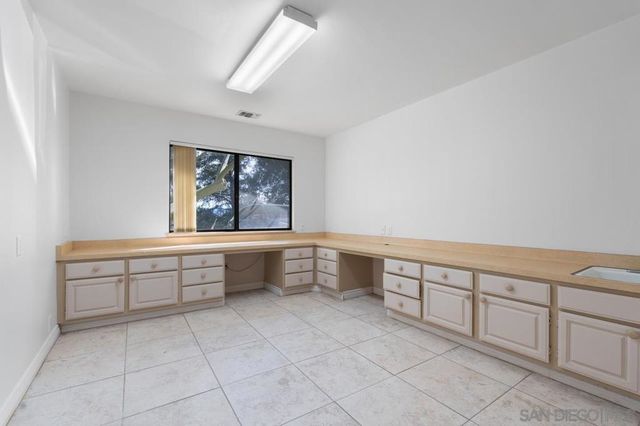 2665 Kauana Loa Dr, Escondido, CA 92029