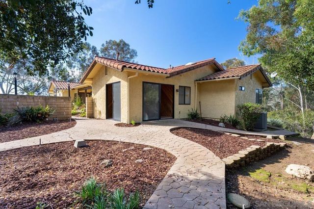 2665 Kauana Loa Dr, Escondido, CA 92029