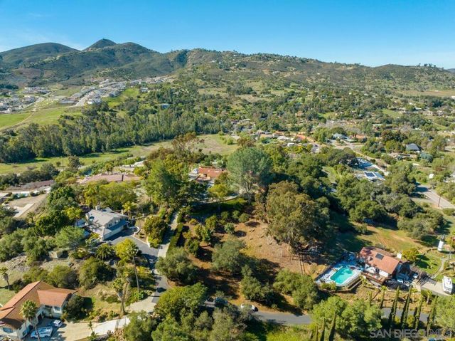 2665 Kauana Loa Dr, Escondido, CA 92029