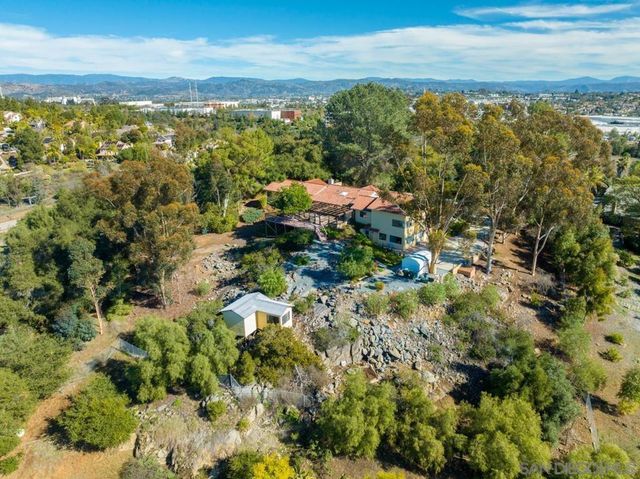 2665 Kauana Loa Dr, Escondido, CA 92029