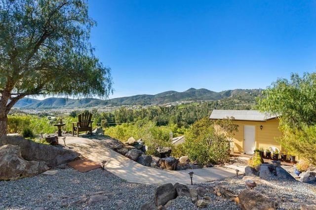 2665 Kauana Loa Dr, Escondido, CA 92029