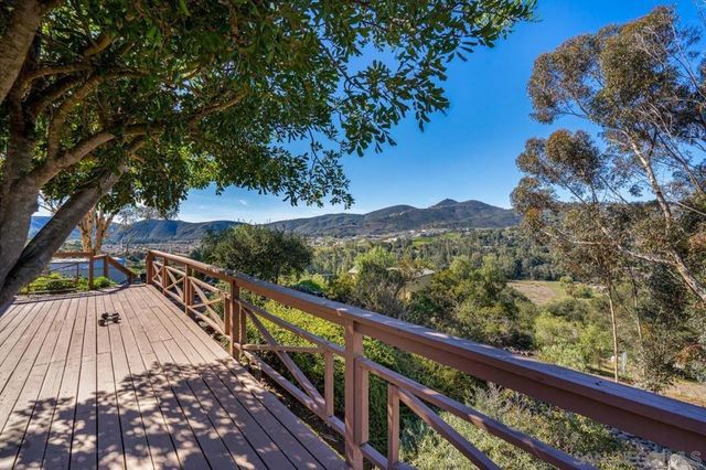 2665 Kauana Loa Dr, Escondido, CA 92029