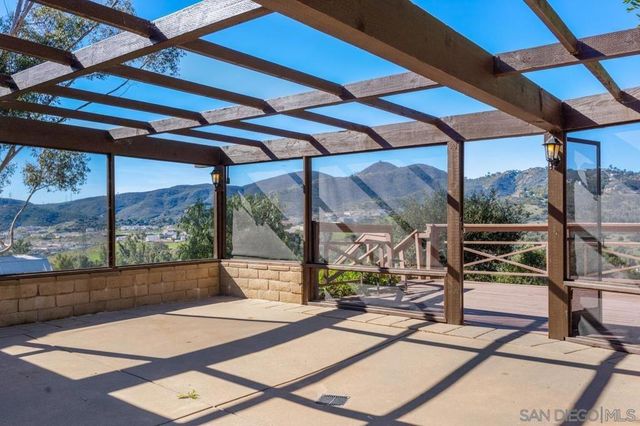 2665 Kauana Loa Dr, Escondido, CA 92029