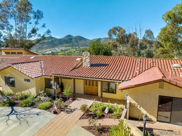 2665 Kauana Loa Dr, Escondido, CA 92029