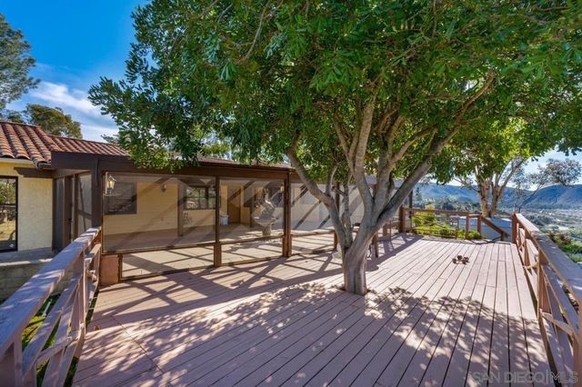 2665 Kauana Loa Dr, Escondido, CA 92029