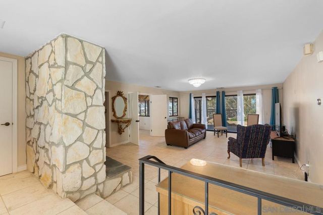 2665 Kauana Loa Dr, Escondido, CA 92029