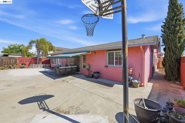 4541 Darcelle Dr, Union City, CA 94587