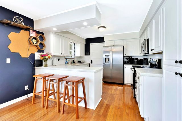 213 Timberlane Ct, Haysville, KS 67060