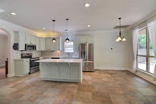 12249 Canterbury Park Dr, Geismar, LA 70734