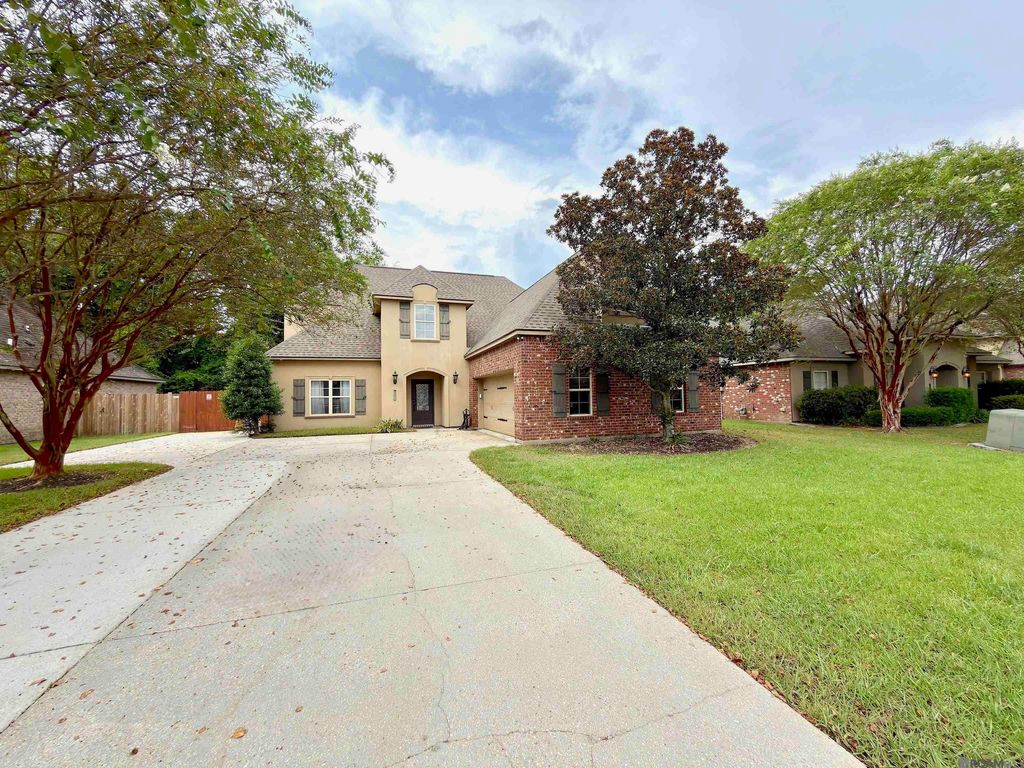 12249 Canterbury Park Dr, Geismar, LA 70734