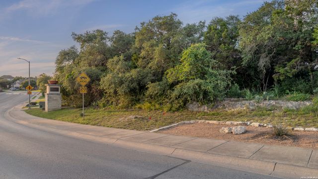 419 KNIGHTS CROSS DR, San Antonio, TX 78258