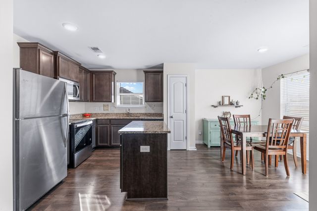 2820 Buzz St, Columbia, TN 38401