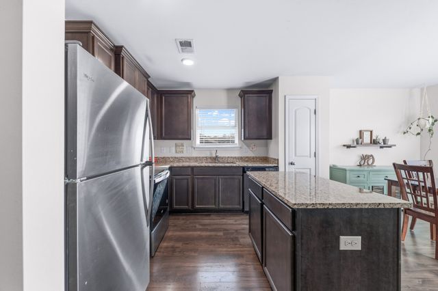 2820 Buzz St, Columbia, TN 38401