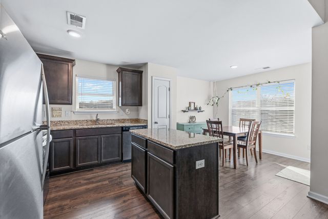 2820 Buzz St, Columbia, TN 38401