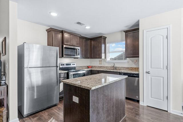 2820 Buzz St, Columbia, TN 38401