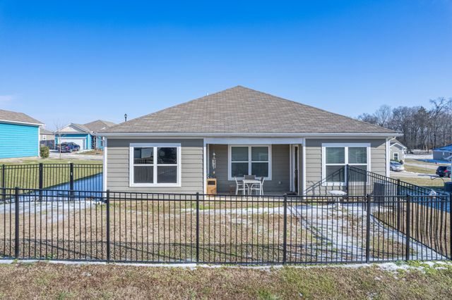 2820 Buzz St, Columbia, TN 38401