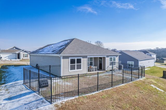 2820 Buzz St, Columbia, TN 38401