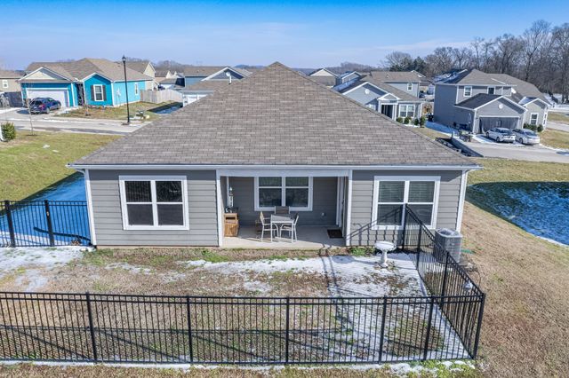 2820 Buzz St, Columbia, TN 38401