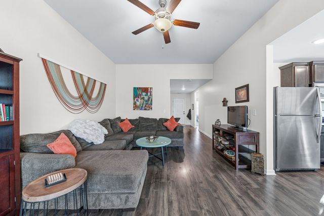 2820 Buzz St, Columbia, TN 38401